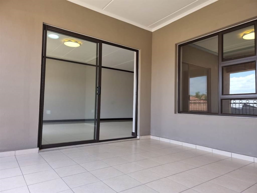 To Let 2 Bedroom Property for Rent in Broadacres Gauteng