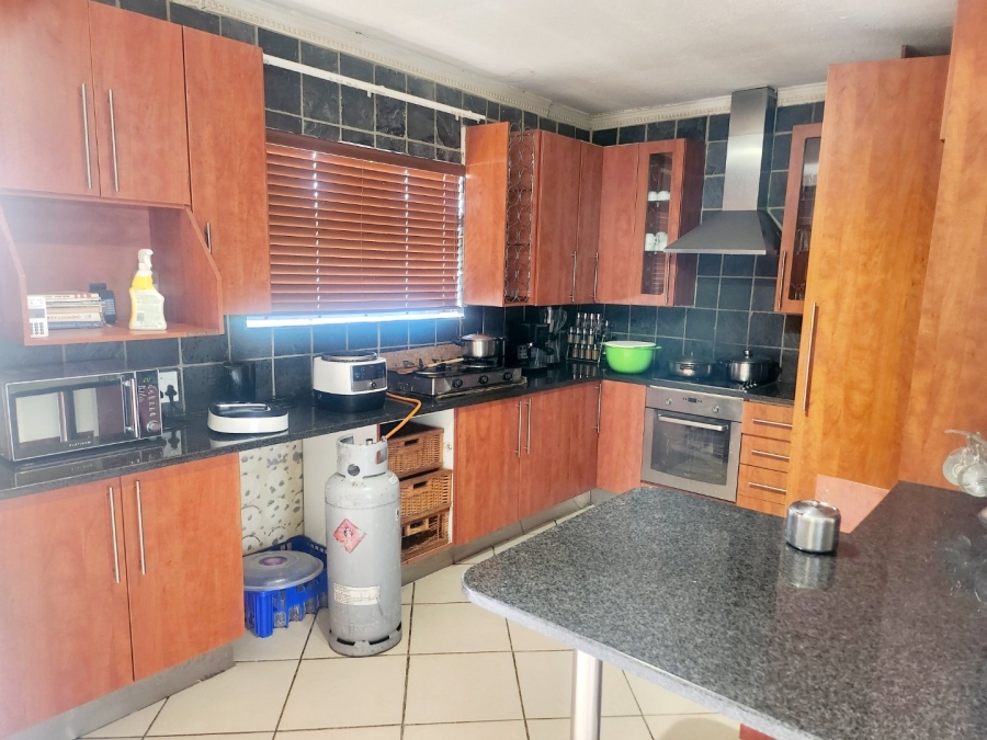 To Let 3 Bedroom Property for Rent in Kwaggasrand Gauteng