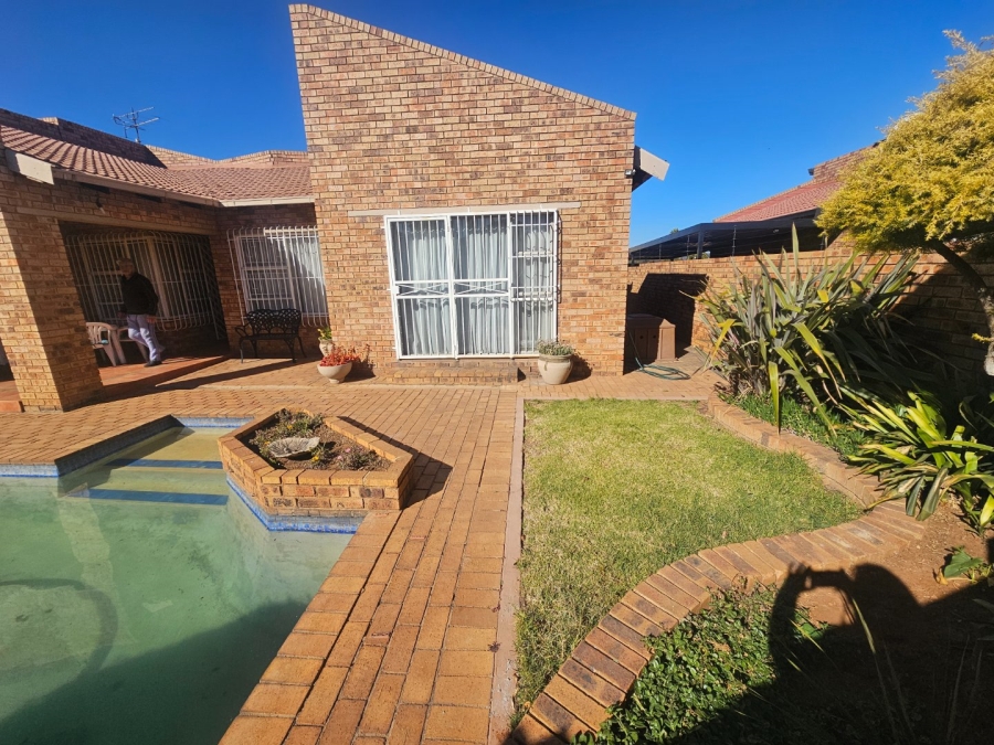 2 Bedroom Property for Sale in Parkrand Gauteng