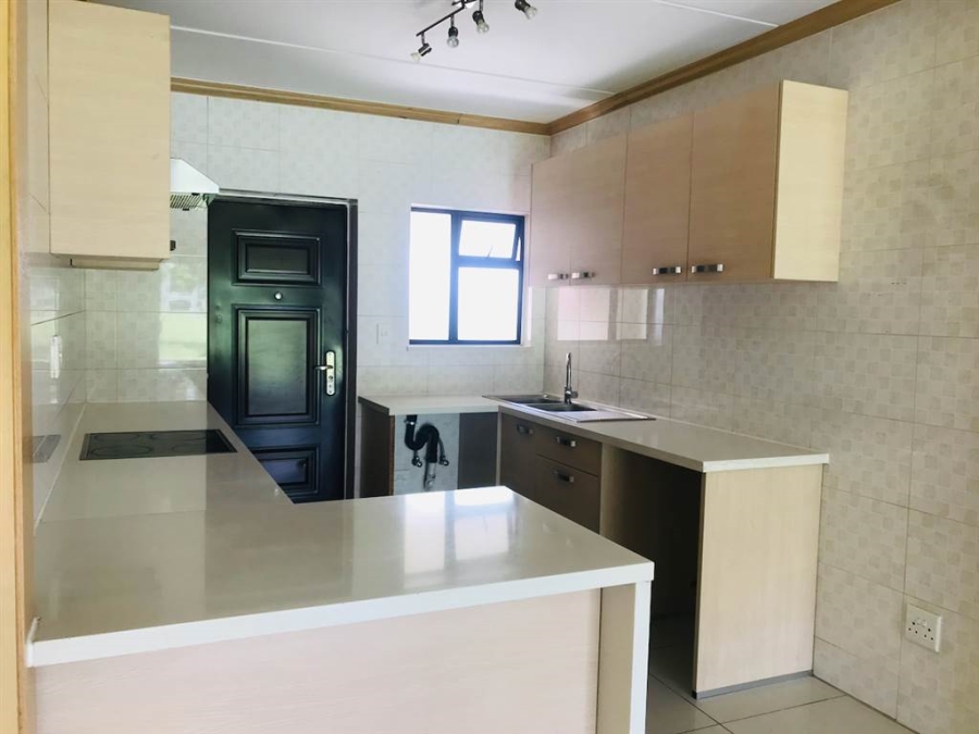 To Let 2 Bedroom Property for Rent in Broadacres Gauteng