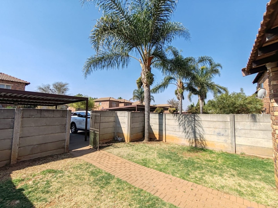 To Let 2 Bedroom Property for Rent in Florida Glen Gauteng