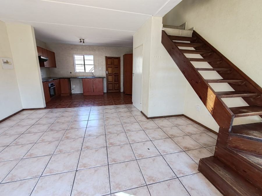 To Let 2 Bedroom Property for Rent in Florida Glen Gauteng