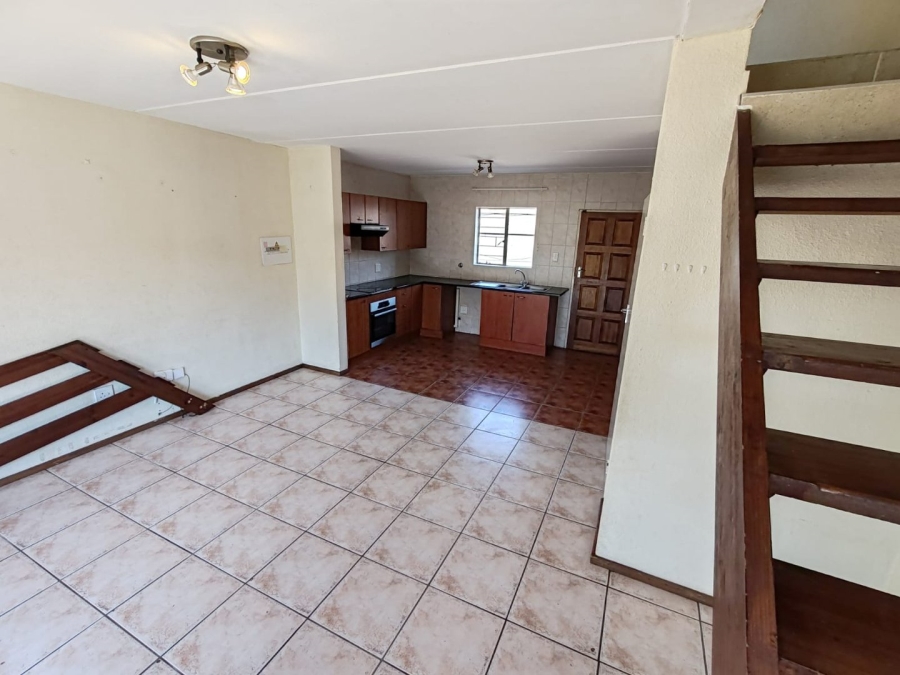 To Let 2 Bedroom Property for Rent in Florida Glen Gauteng