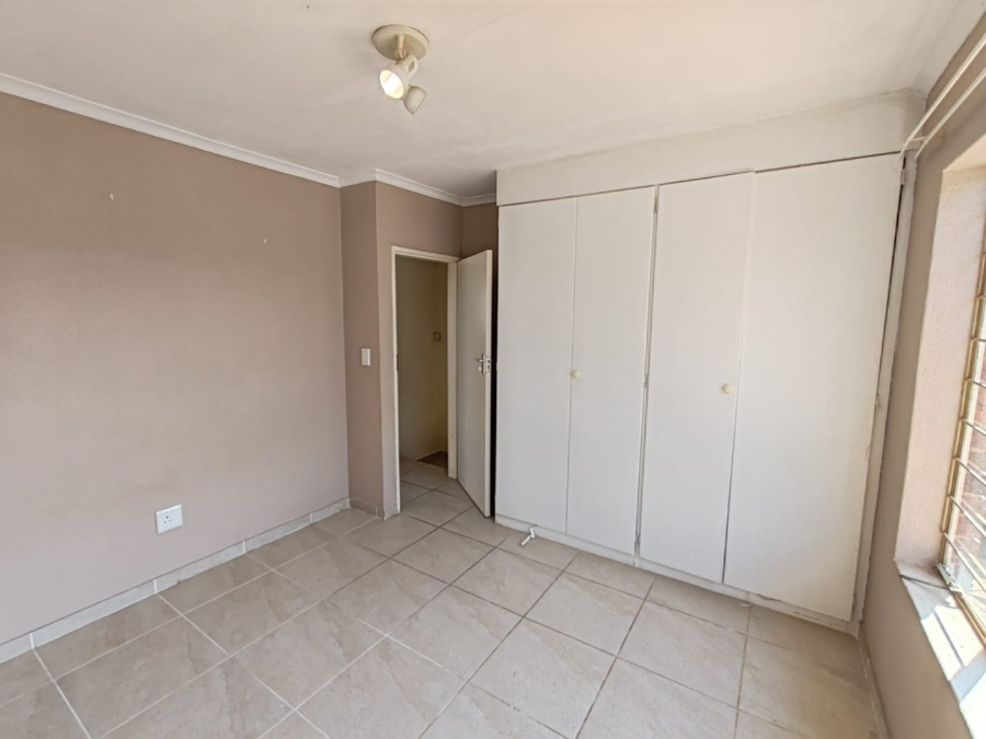 To Let 2 Bedroom Property for Rent in Florida Glen Gauteng