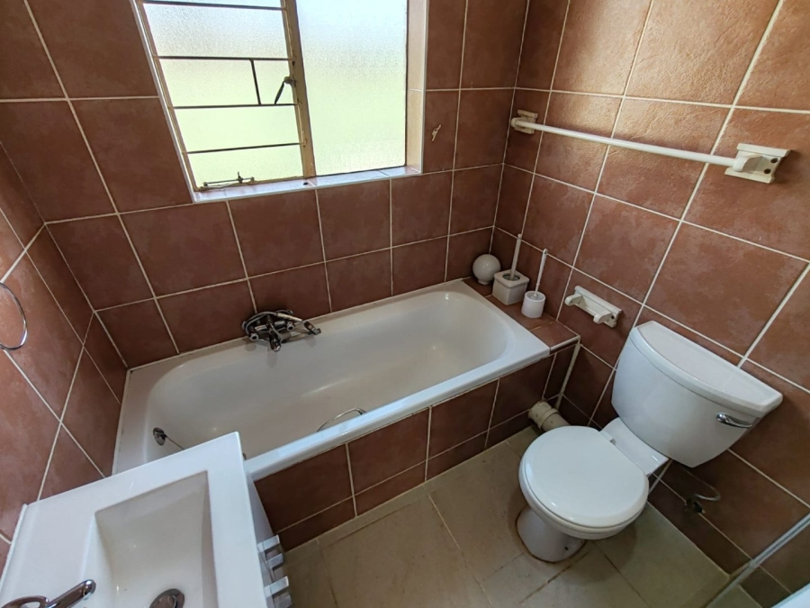 To Let 2 Bedroom Property for Rent in Florida Glen Gauteng