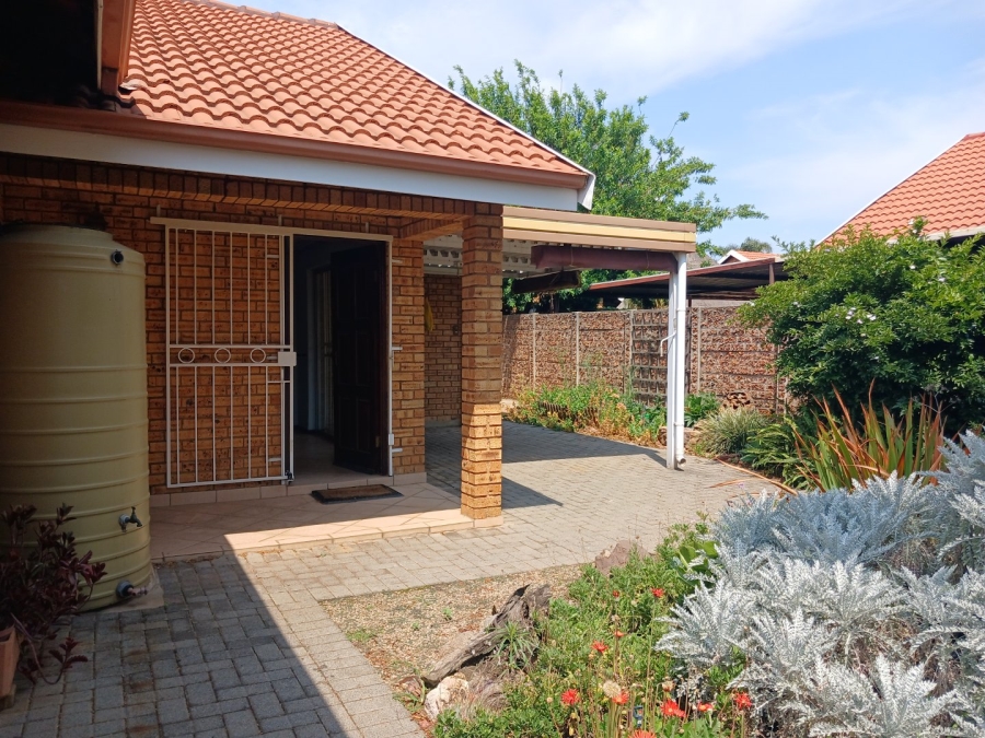 To Let 3 Bedroom Property for Rent in Bonaero Park Gauteng