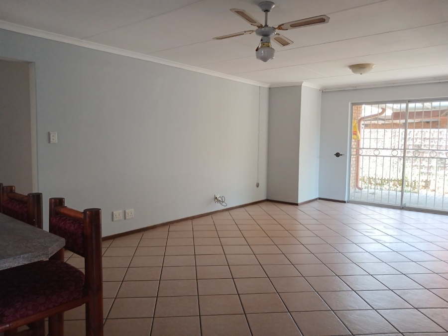 To Let 3 Bedroom Property for Rent in Bonaero Park Gauteng