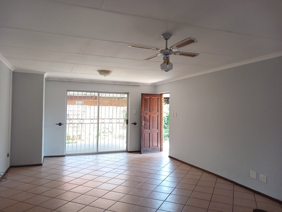 To Let 3 Bedroom Property for Rent in Bonaero Park Gauteng