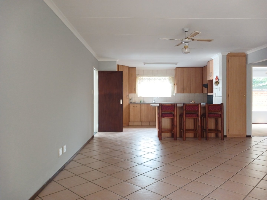 To Let 3 Bedroom Property for Rent in Bonaero Park Gauteng