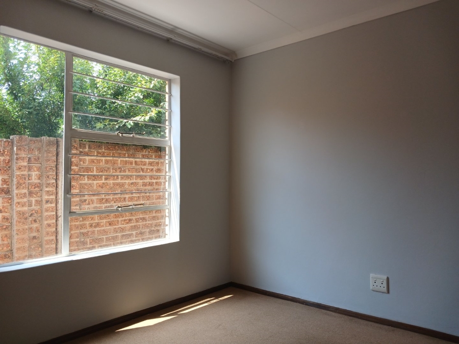 To Let 3 Bedroom Property for Rent in Bonaero Park Gauteng