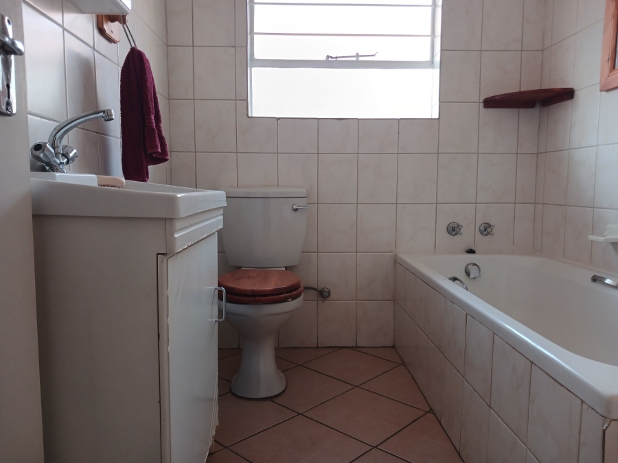 To Let 3 Bedroom Property for Rent in Bonaero Park Gauteng