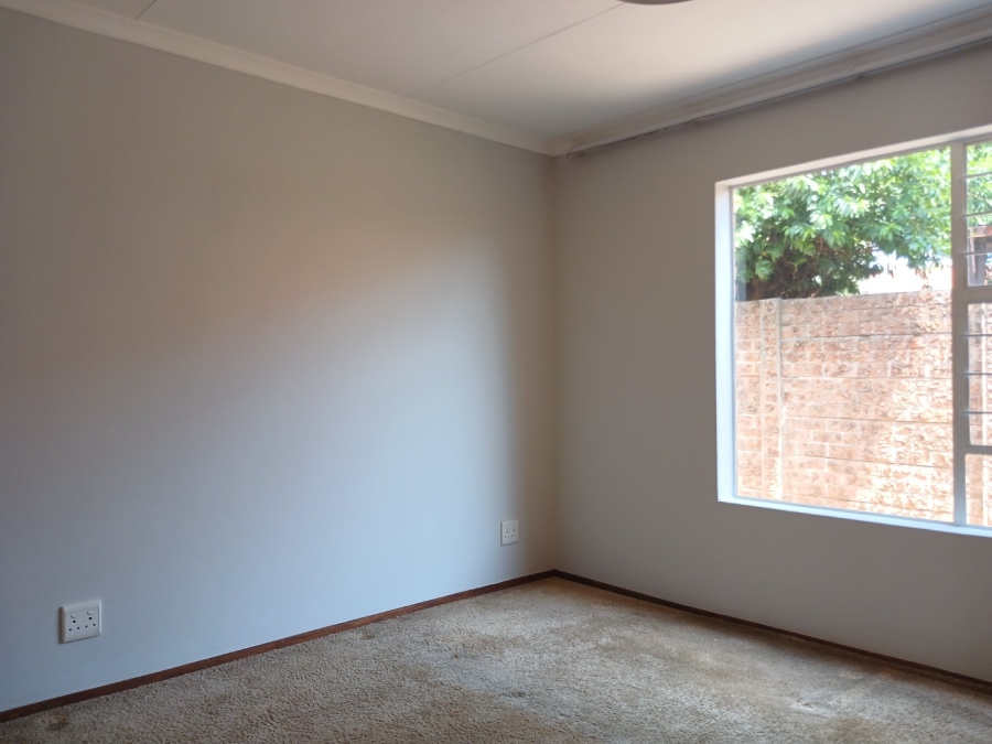 To Let 3 Bedroom Property for Rent in Bonaero Park Gauteng