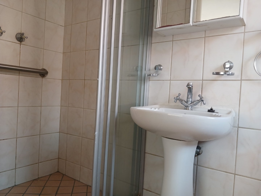 To Let 3 Bedroom Property for Rent in Bonaero Park Gauteng