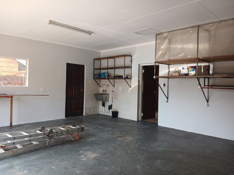 To Let 3 Bedroom Property for Rent in Bonaero Park Gauteng