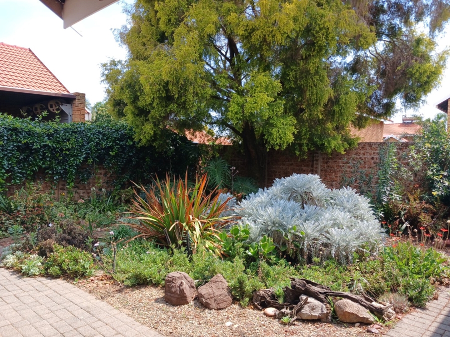 To Let 3 Bedroom Property for Rent in Bonaero Park Gauteng