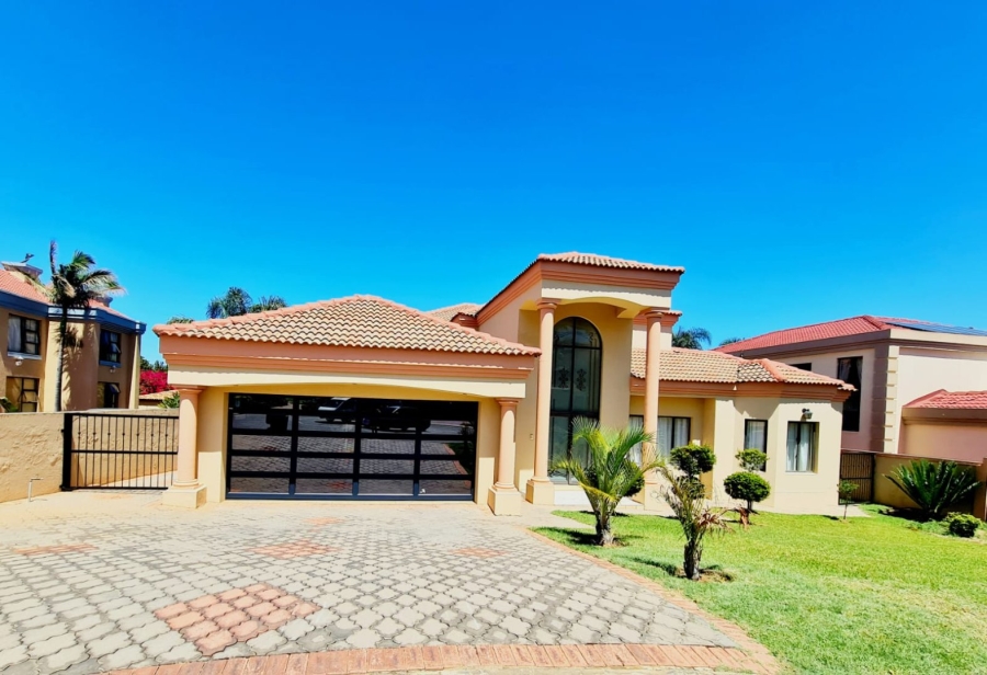 5 Bedroom Property for Sale in Blue Valley Golf Estate Gauteng