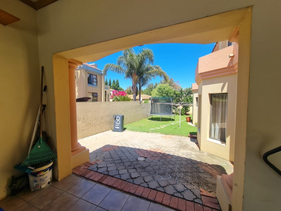 5 Bedroom Property for Sale in Blue Valley Golf Estate Gauteng