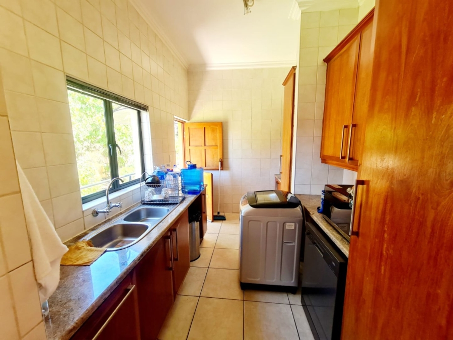 5 Bedroom Property for Sale in Blue Valley Golf Estate Gauteng