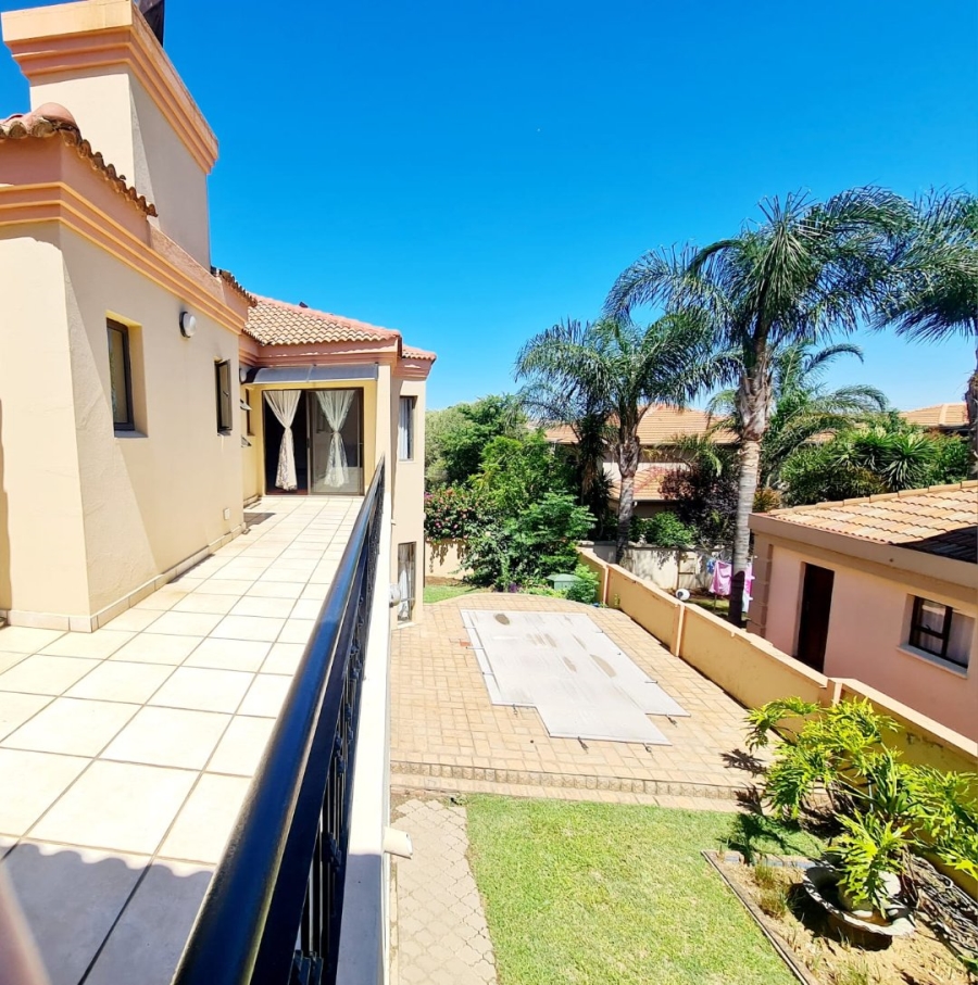 5 Bedroom Property for Sale in Blue Valley Golf Estate Gauteng