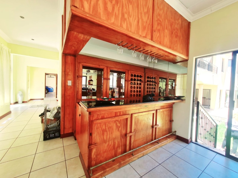 5 Bedroom Property for Sale in Blue Valley Golf Estate Gauteng