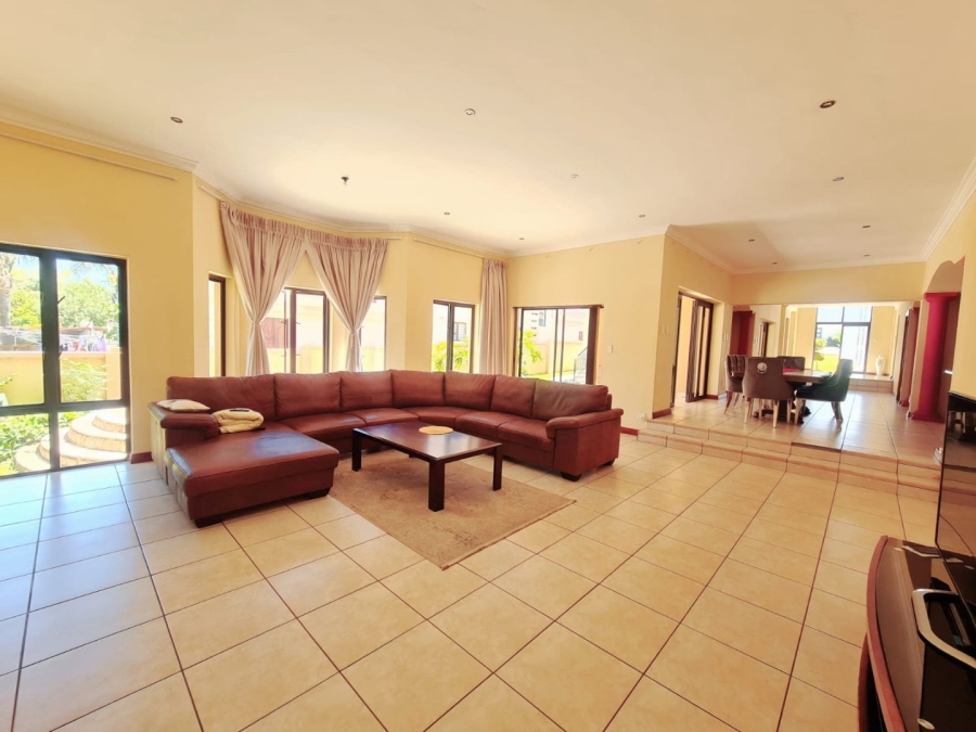 5 Bedroom Property for Sale in Blue Valley Golf Estate Gauteng