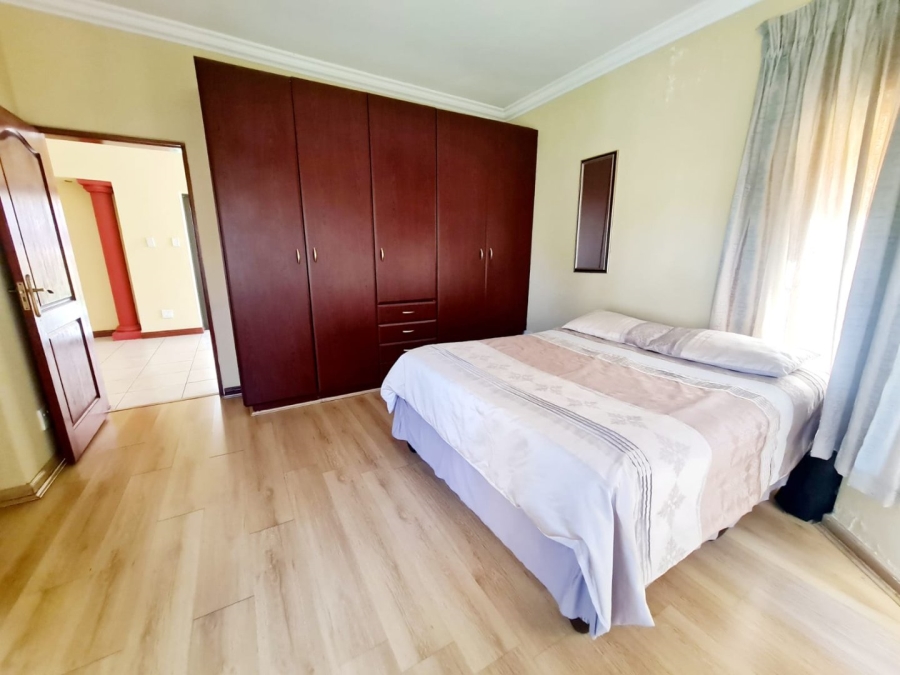 5 Bedroom Property for Sale in Blue Valley Golf Estate Gauteng