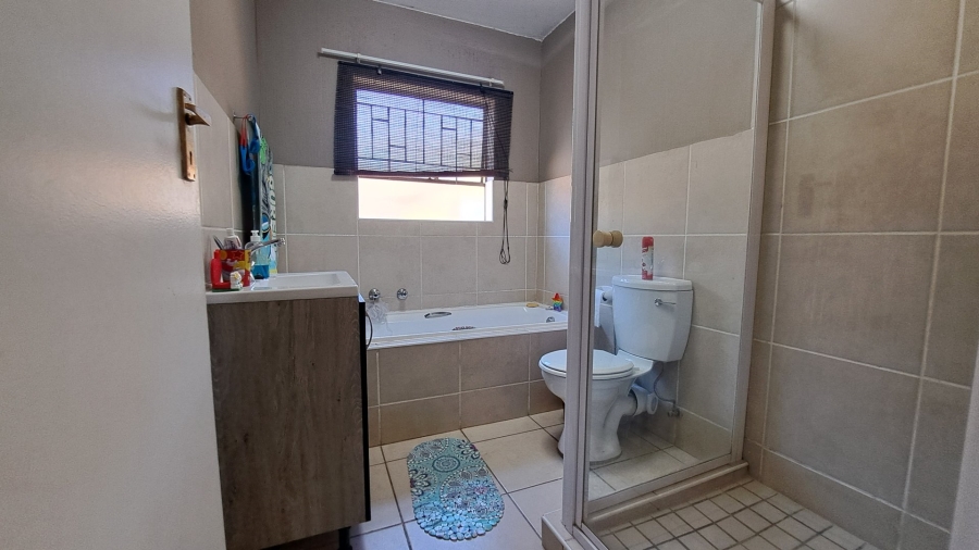 2 Bedroom Property for Sale in Amorosa Gauteng