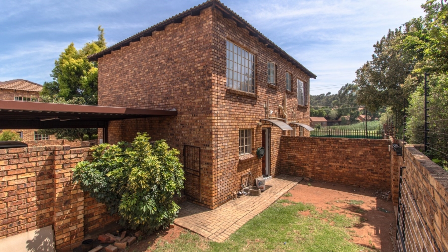 2 Bedroom Property for Sale in Wilgeheuwel Gauteng