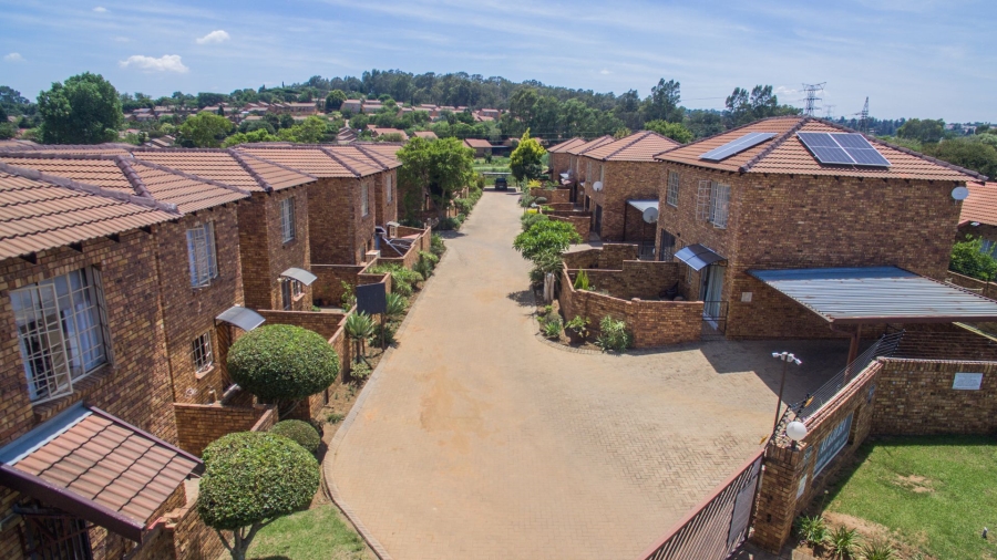 2 Bedroom Property for Sale in Wilgeheuwel Gauteng