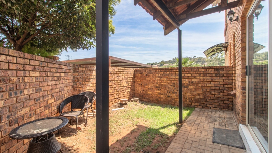 2 Bedroom Property for Sale in Wilgeheuwel Gauteng