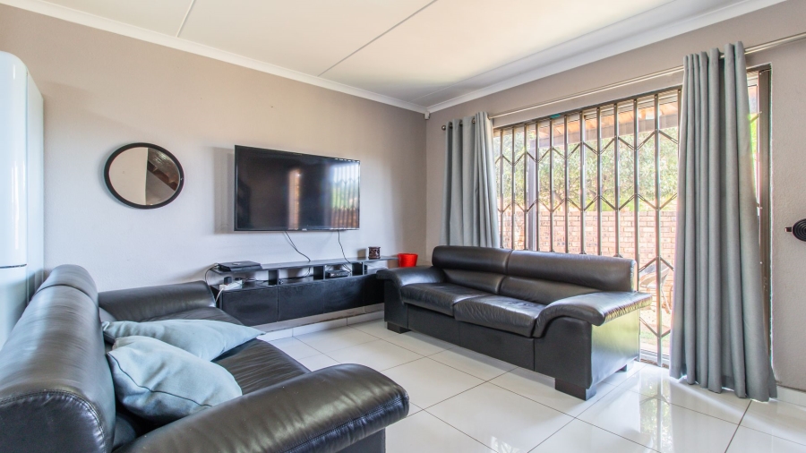 2 Bedroom Property for Sale in Wilgeheuwel Gauteng