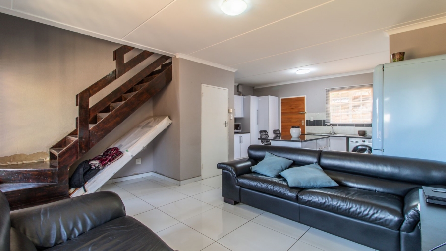 2 Bedroom Property for Sale in Wilgeheuwel Gauteng