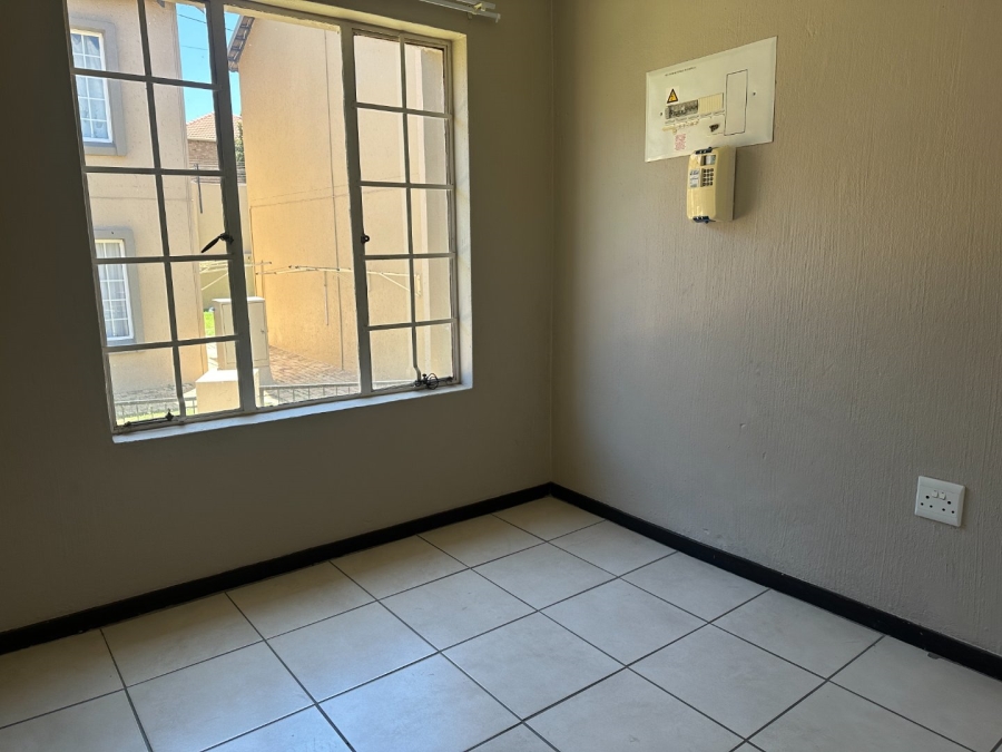 2 Bedroom Property for Sale in Wilgeheuwel Gauteng