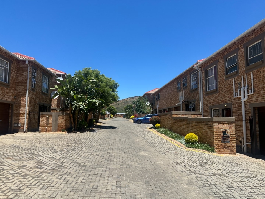 3 Bedroom Property for Sale in Wilgeheuwel Gauteng