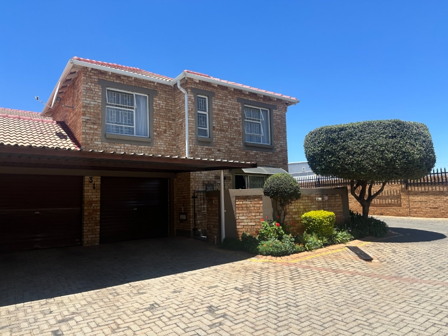 3 Bedroom Property for Sale in Wilgeheuwel Gauteng