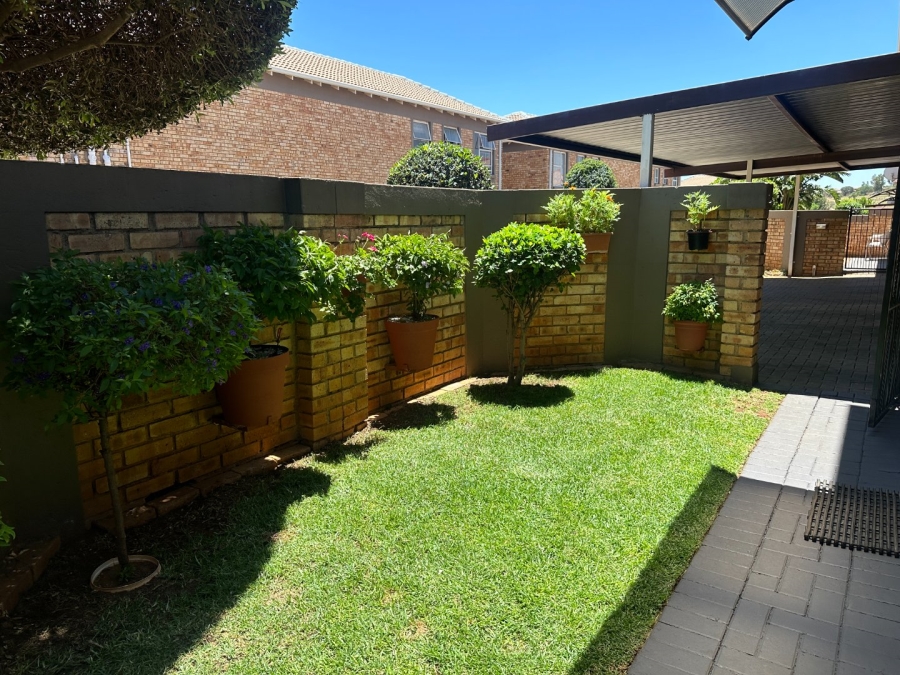 3 Bedroom Property for Sale in Wilgeheuwel Gauteng