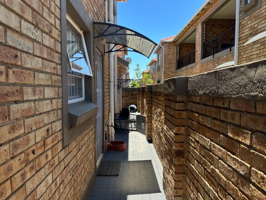 3 Bedroom Property for Sale in Wilgeheuwel Gauteng