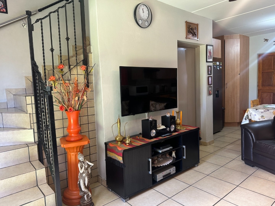 3 Bedroom Property for Sale in Wilgeheuwel Gauteng