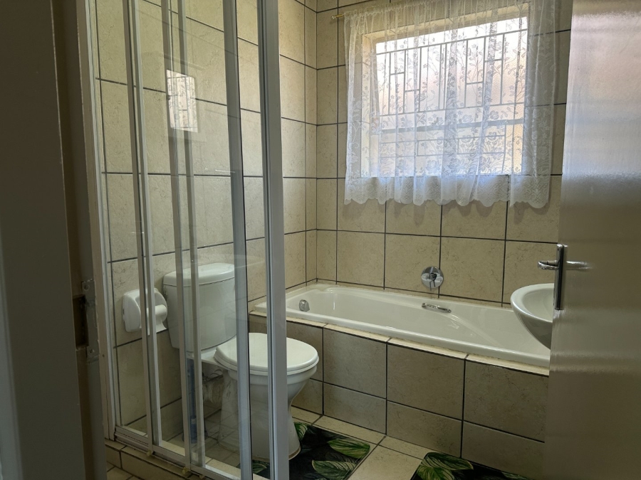 3 Bedroom Property for Sale in Wilgeheuwel Gauteng