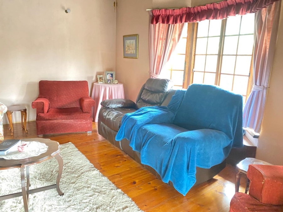  Bedroom Property for Sale in Glen Austin Gauteng