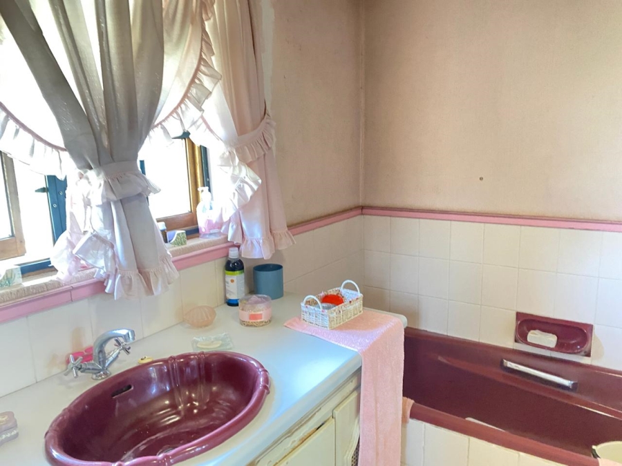  Bedroom Property for Sale in Glen Austin Gauteng