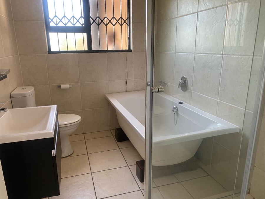 To Let 3 Bedroom Property for Rent in Oakdene Gauteng