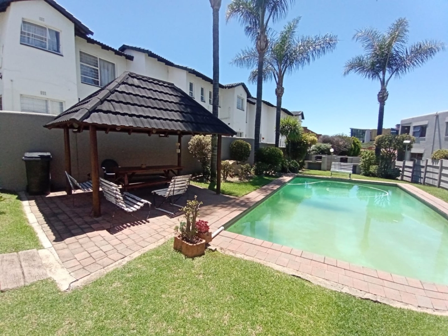 2 Bedroom Property for Sale in Weltevreden Park Gauteng