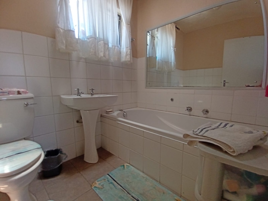 2 Bedroom Property for Sale in Weltevreden Park Gauteng