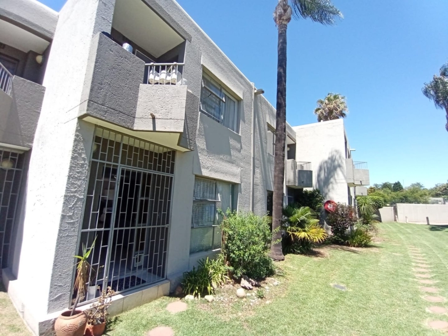 2 Bedroom Property for Sale in Weltevreden Park Gauteng