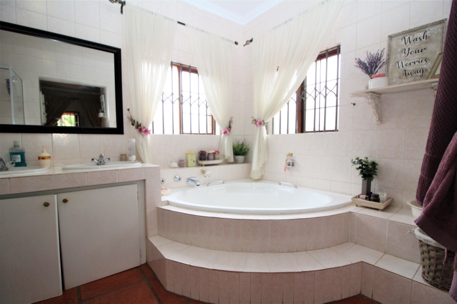 3 Bedroom Property for Sale in Eldoraigne Gauteng