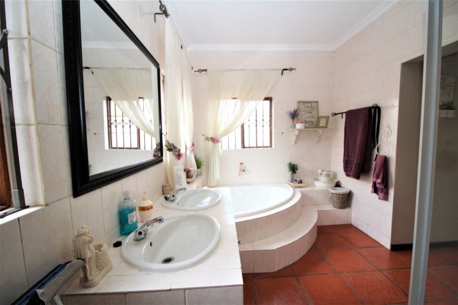 3 Bedroom Property for Sale in Eldoraigne Gauteng