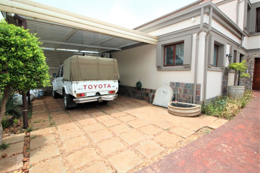 3 Bedroom Property for Sale in Eldoraigne Gauteng