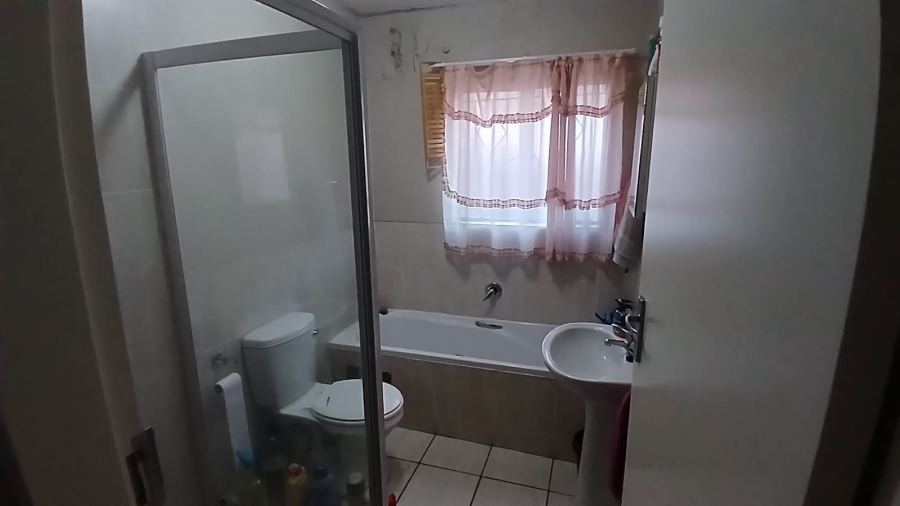 2 Bedroom Property for Sale in Rosettenville Gauteng