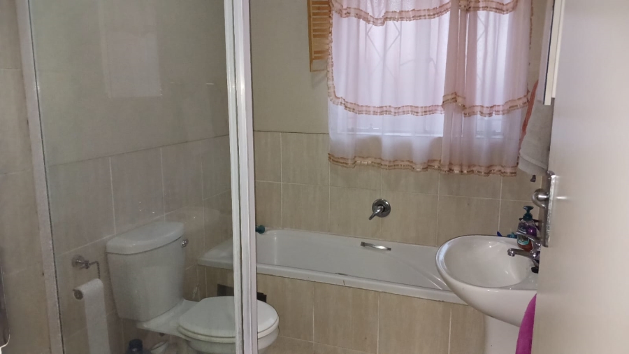 2 Bedroom Property for Sale in Rosettenville Gauteng